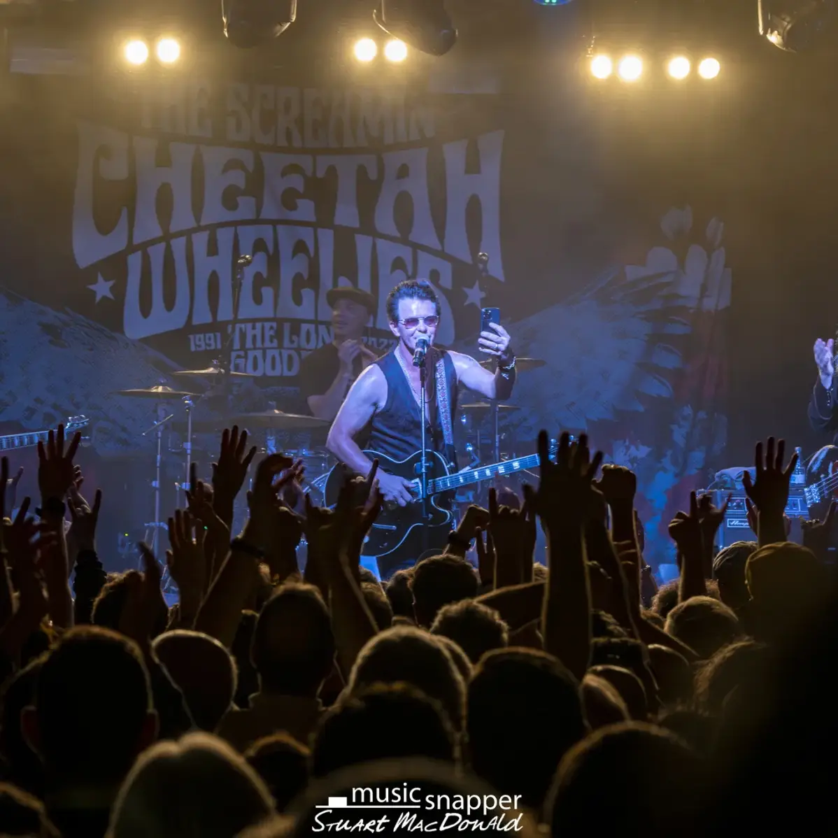 The Screamin' Cheetah Wheelies actuando en directo