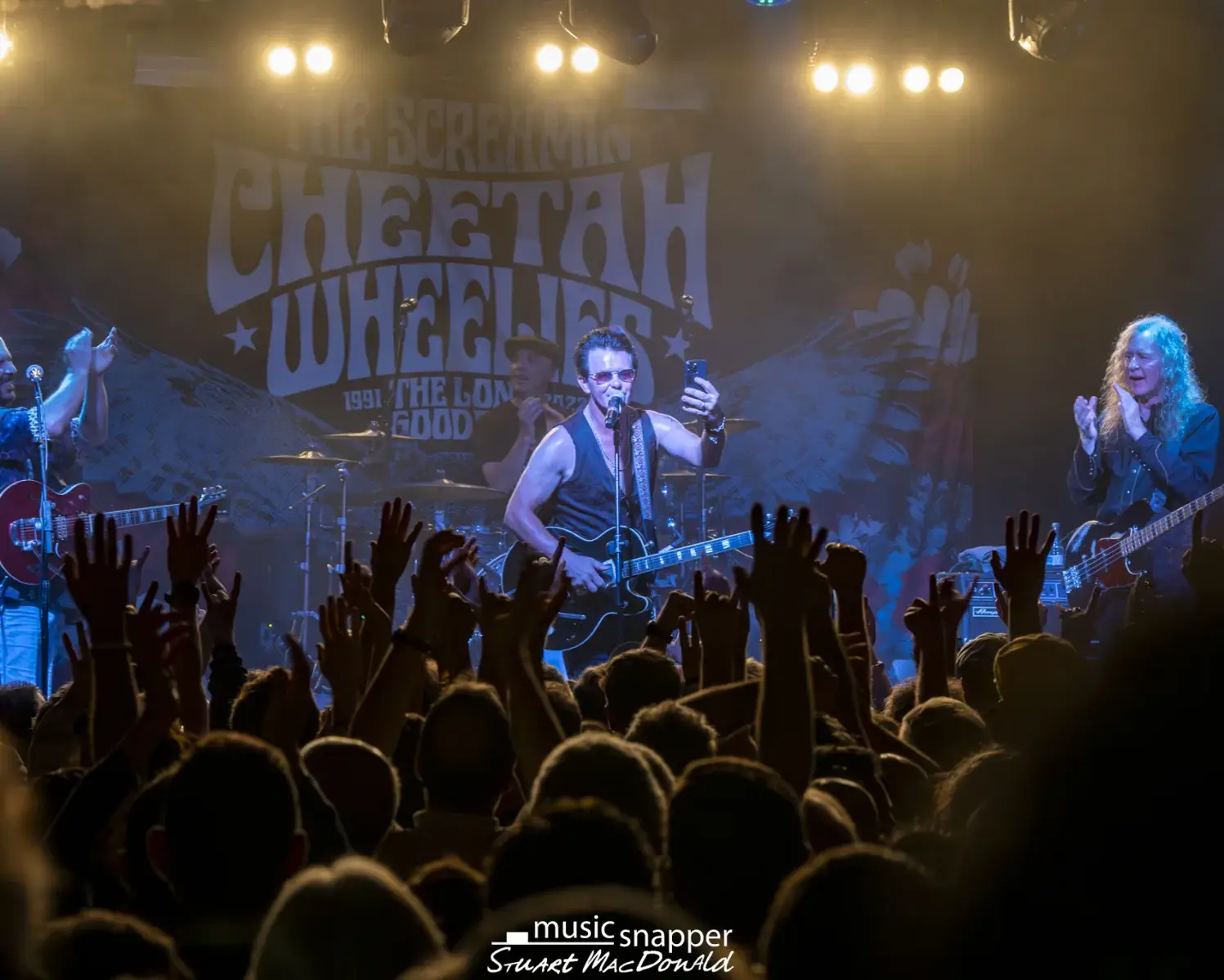 The Screamin' Cheetah Wheelies actuando en directo