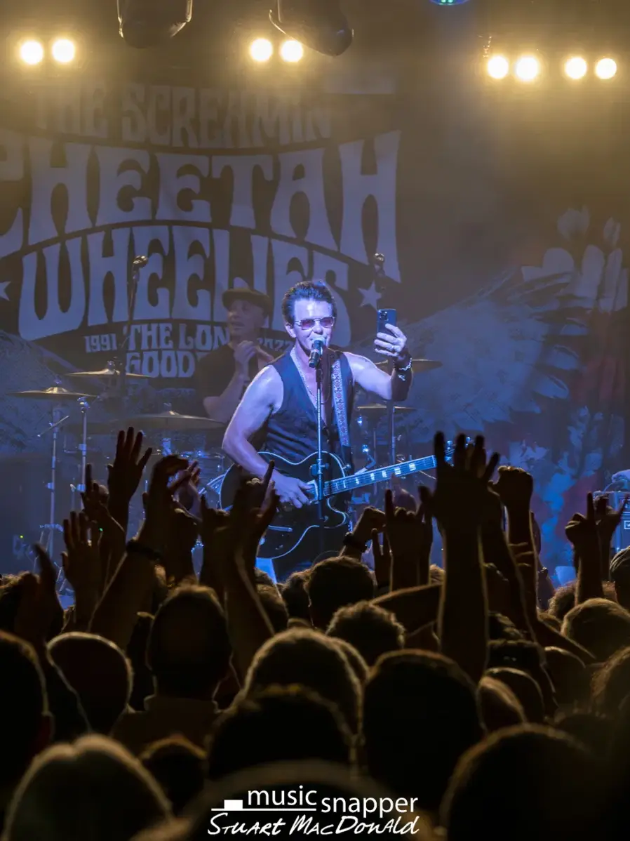 The Screamin' Cheetah Wheelies actuando en directo