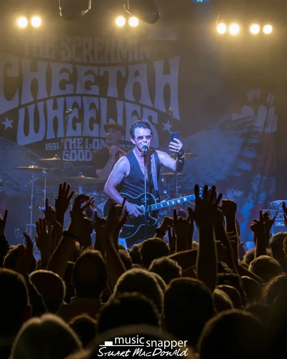 The Screamin' Cheetah Wheelies actuando en directo