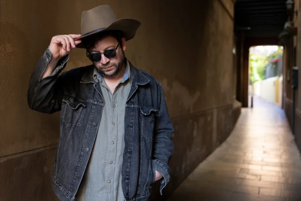 Bradley Lauretti, This Frontier Needs Heroes, en un callejón de Barcelona
